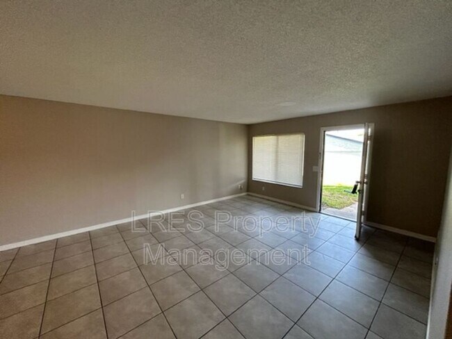 Foto del edificio - 605 Northlake Blvd