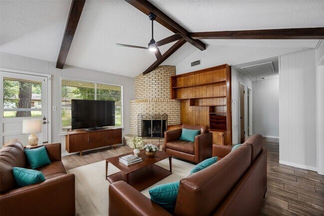 Foto del edificio - 2609 Pine Shadows Dr