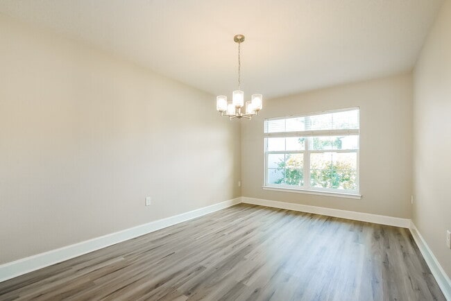 Foto del edificio - 7803 Sloewood Dr