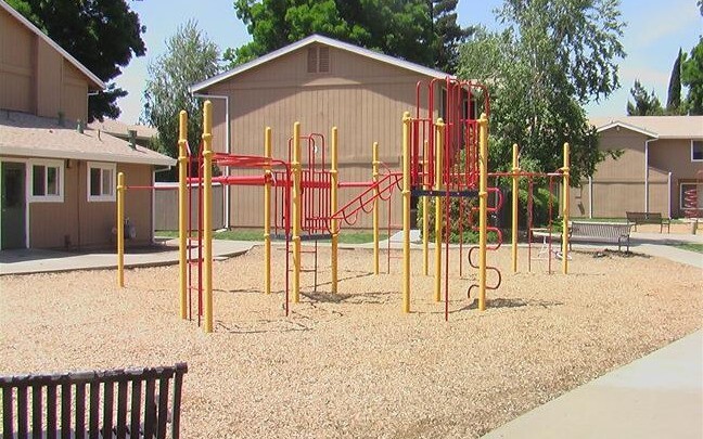 Building Photo - 820 W 4th Ave