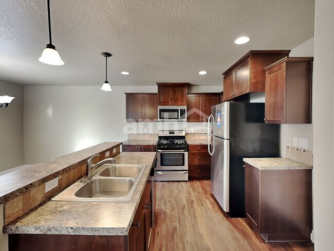 Foto del edificio - 440 Tulip Ave