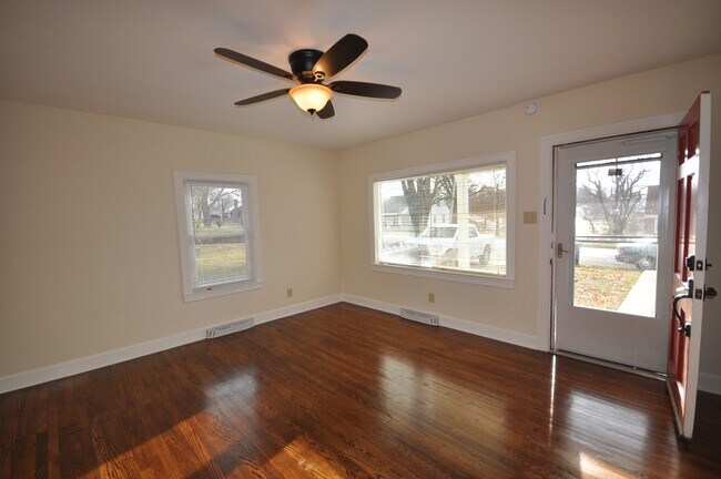 Foto del edificio - Pre-Leasing for Fall Semester 2026 - Walk ...