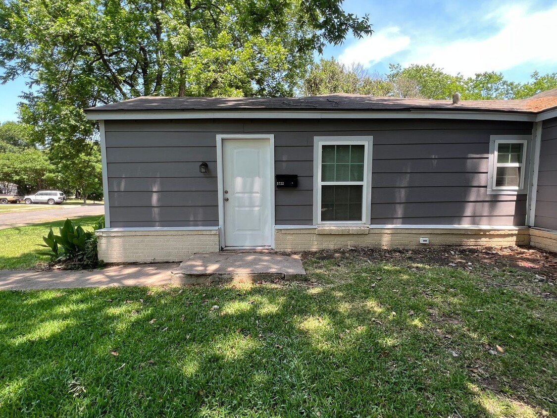 Foto principal - 1 bed/ 1 bath Waco Duplex