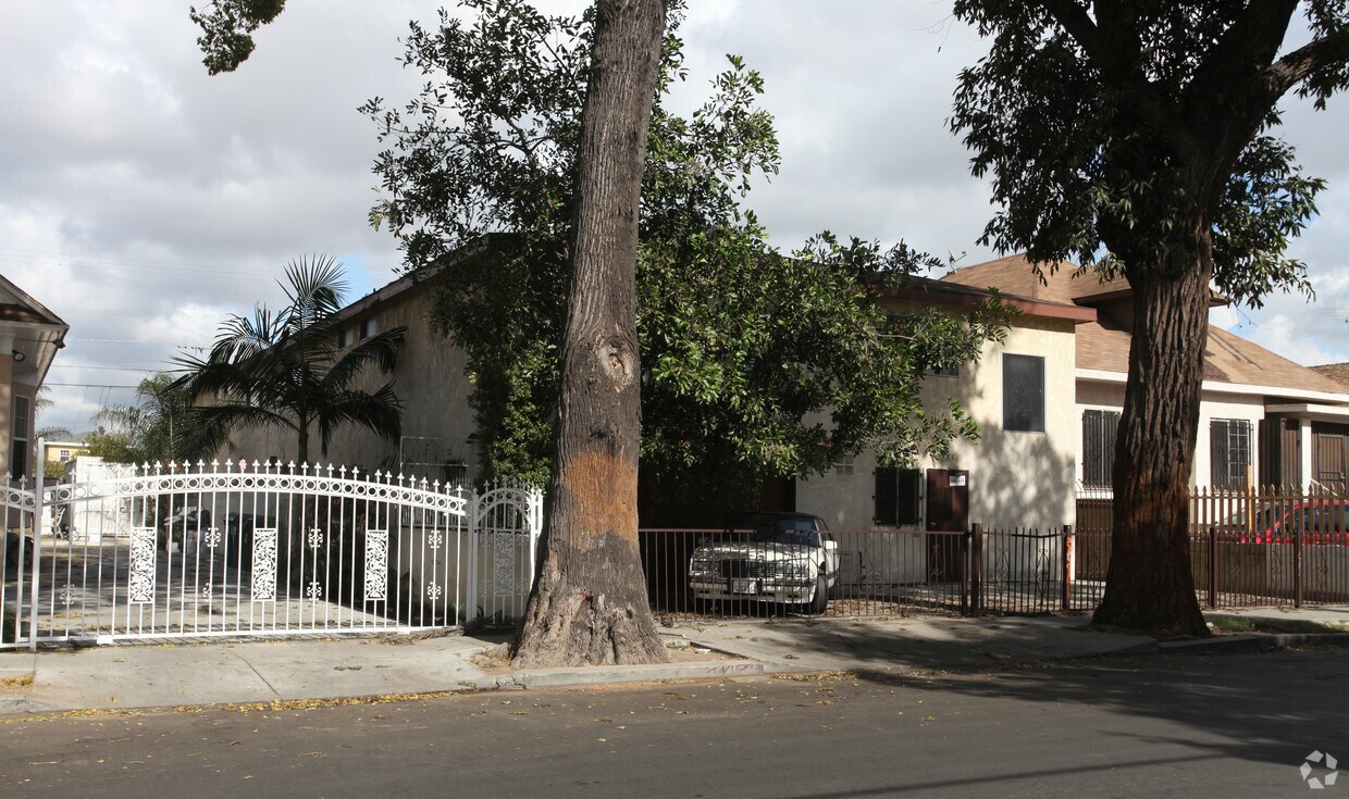 Foto principal - 725 E 27th St