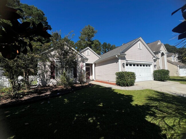 Foto del edificio - 404 Blackberry Ln