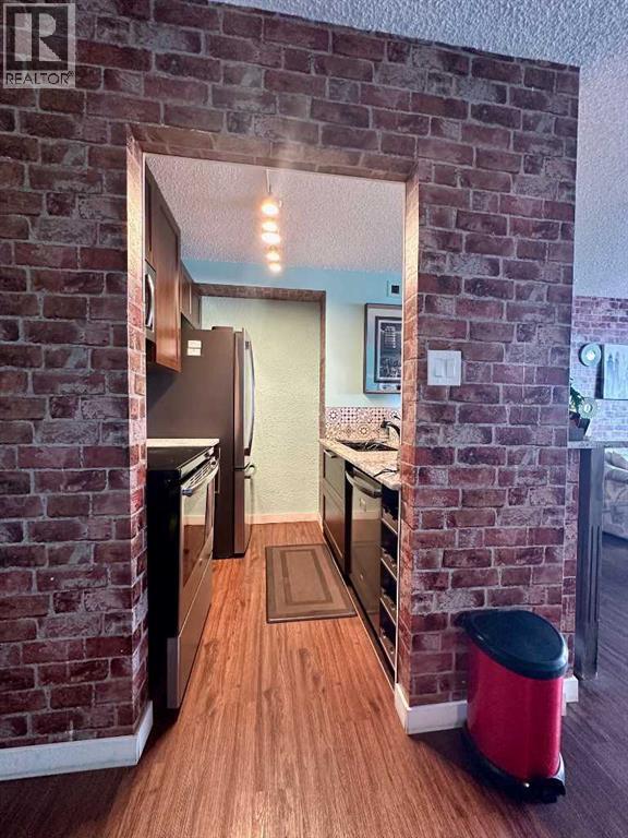 Building Photo - 2411-221-226 6 Ave SE