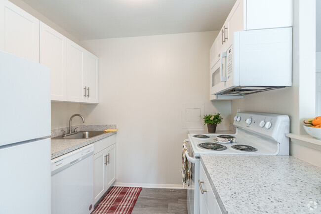 2BR, 1BA - 915SF - Towns Edge Apartments