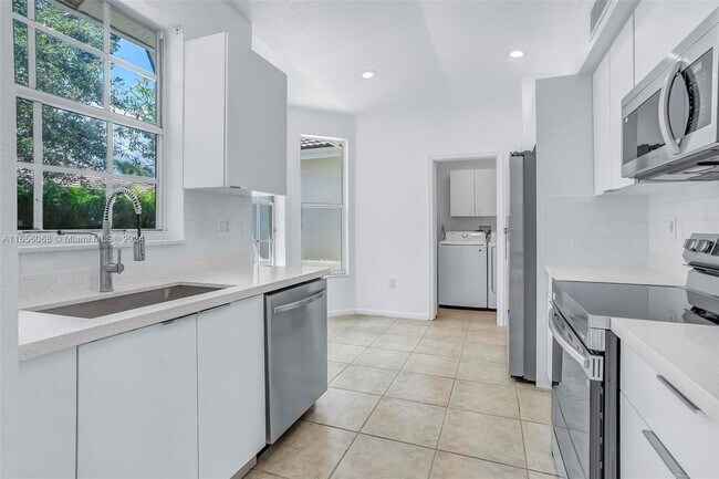 Foto del edificio - 18840 SW 25th Ct