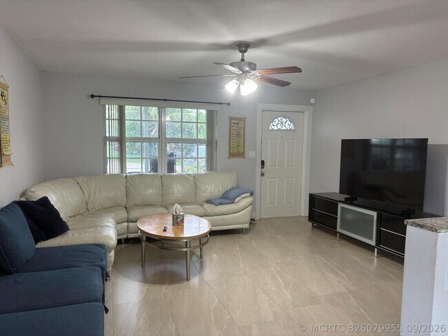 Foto del edificio - 6810 NW 26th St