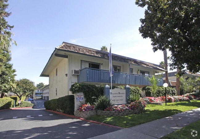 Building Photo - Boynton Brooks