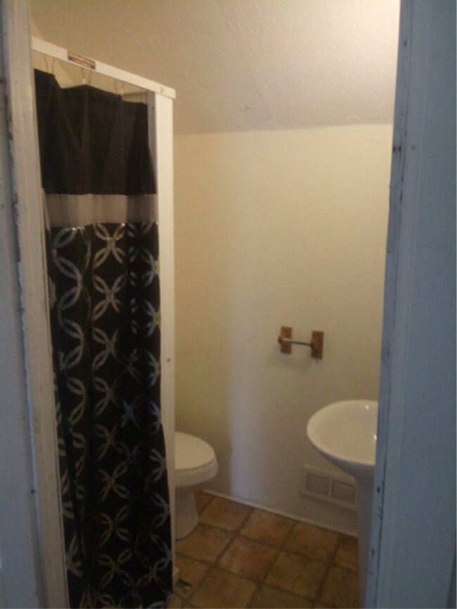 Foto del edificio - 362 W 5th St