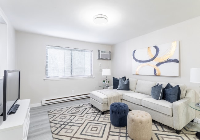 Building Photo - 311-313 N Sycamore Ave