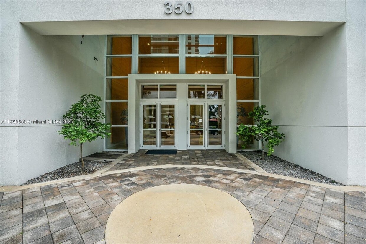 Foto principal - 350 NE 24th St