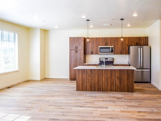Building Photo - 2021 N 200 E