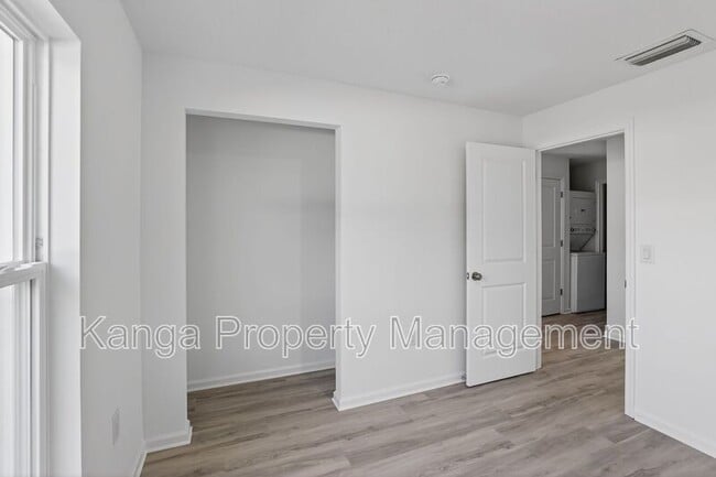 Building Photo - 1115 F Ave