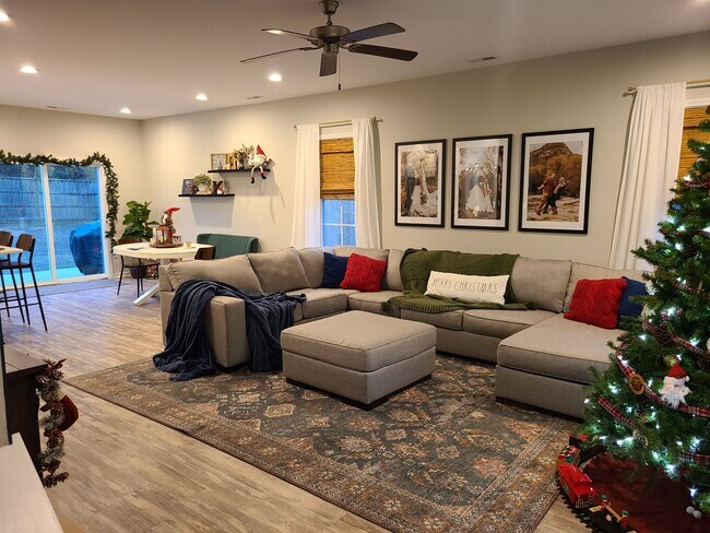 Foto del edificio - 3 Bed, 2.5 Bath home in Hampstead