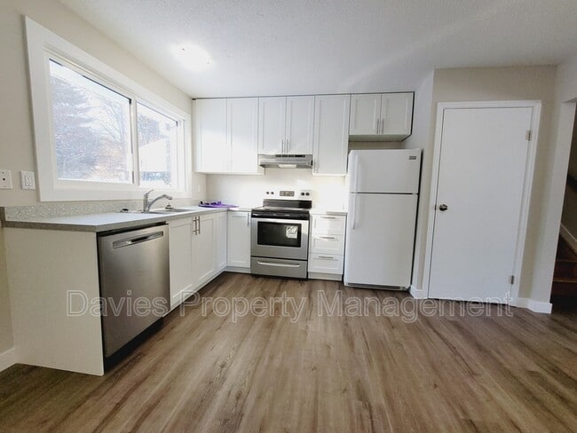 Building Photo - 14612-14662 62 St NW