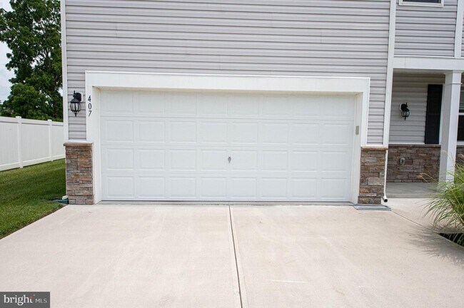 Building Photo - 407 Twin Creeks Dr