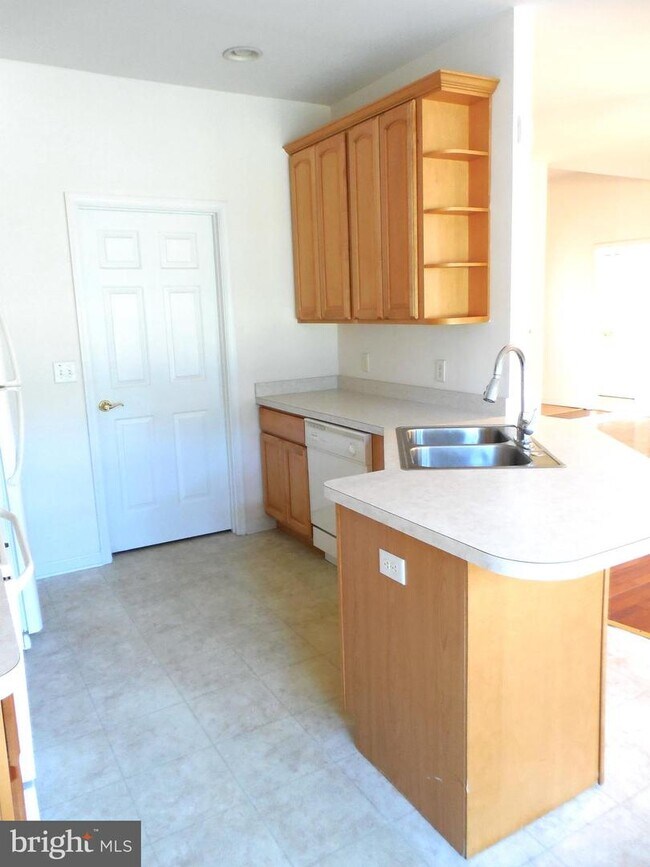 Building Photo - 325 Julia Way