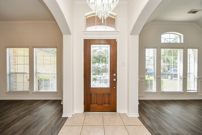 Building Photo - 10206 Hahns Peak Dr