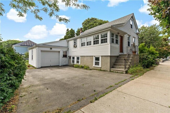 Building Photo - 641 Wood St