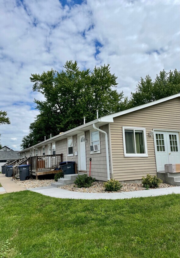 Foto principal - 119 6th St W