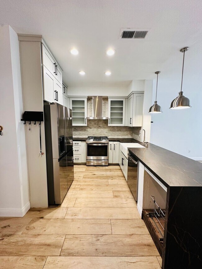Foto del edificio - Townhome for rent at Cabo Bahia!