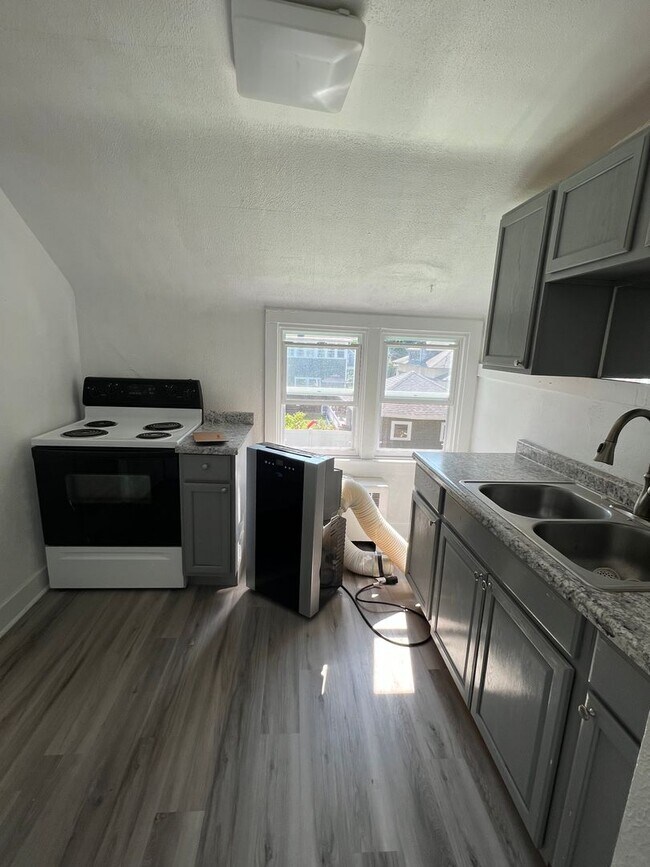 Building Photo - 105 Maple, Buchanan, MI 49107