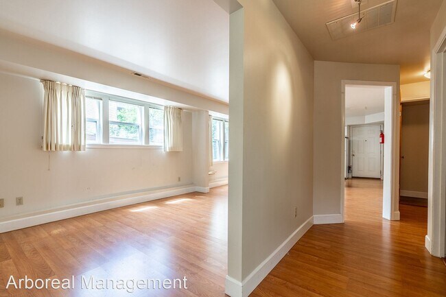 Building Photo - 2 br, 1 bath House - 117 11th Ave E Unit B