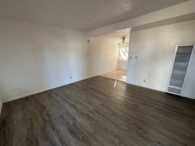 Building Photo - Attractive 2 Bed 1 Bath