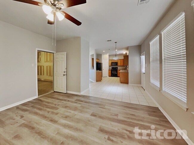 Building Photo - 2705 Lauren Way