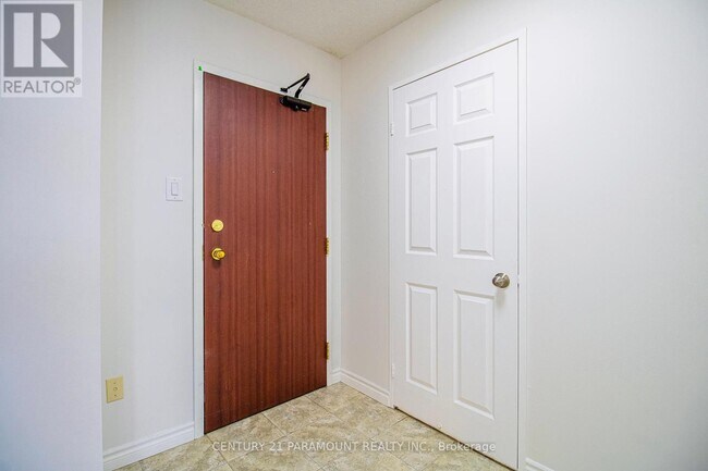 Photo du bâtiment - 100 County Ct Blvd