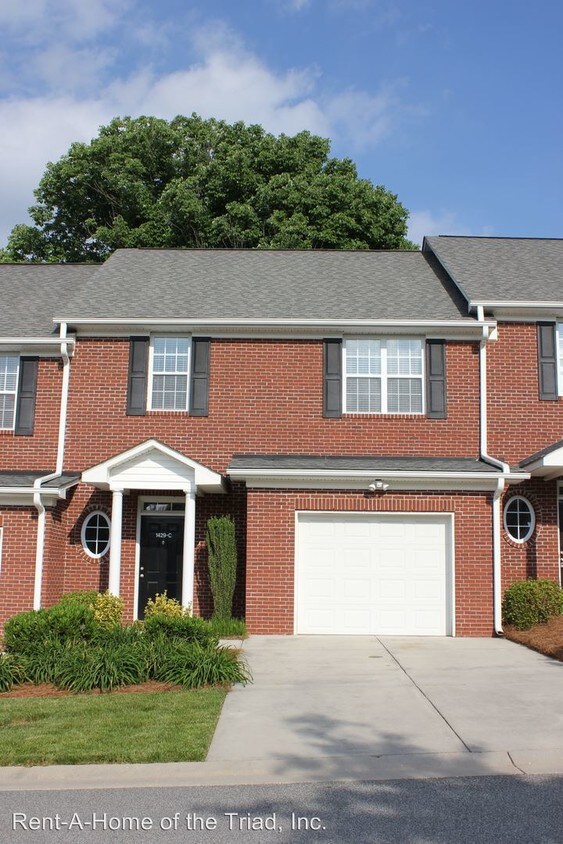Foto principal - 3 br, 2.5 bath House - 1429-C New Garden Road
