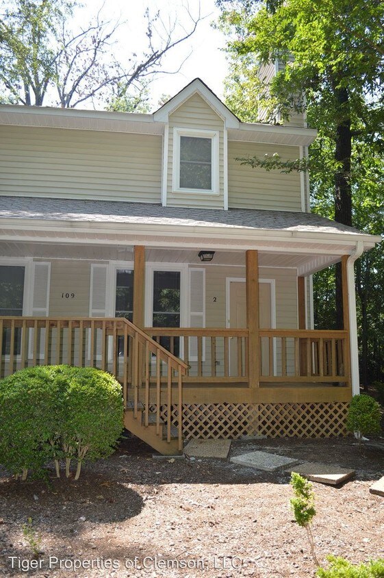 Primary Photo - 109 Clemson St