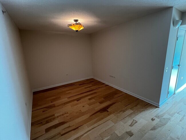 Foto del edificio - 9655 Woods Dr