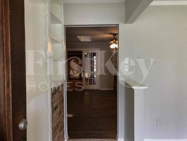 Building Photo - 2710 Peachtree Ln