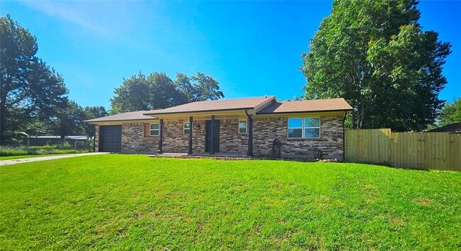 Building Photo - 3008 E Noble Dr