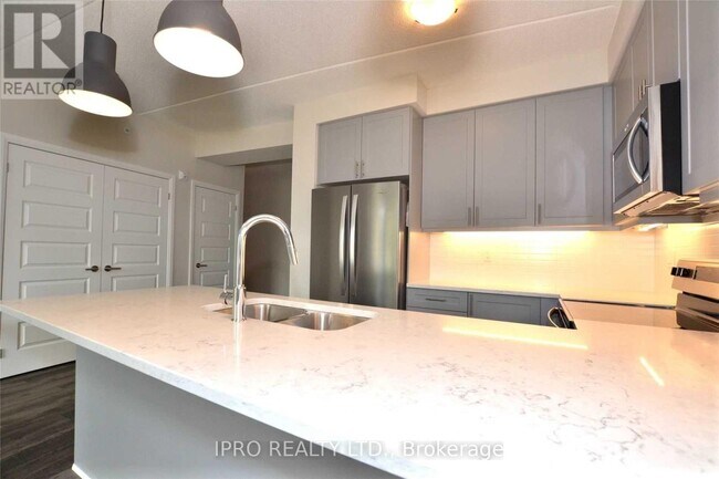 Building Photo - 610-610 Farmstead Dr