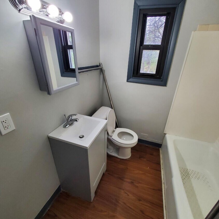 Foto principal - 2133 Kensington Ave