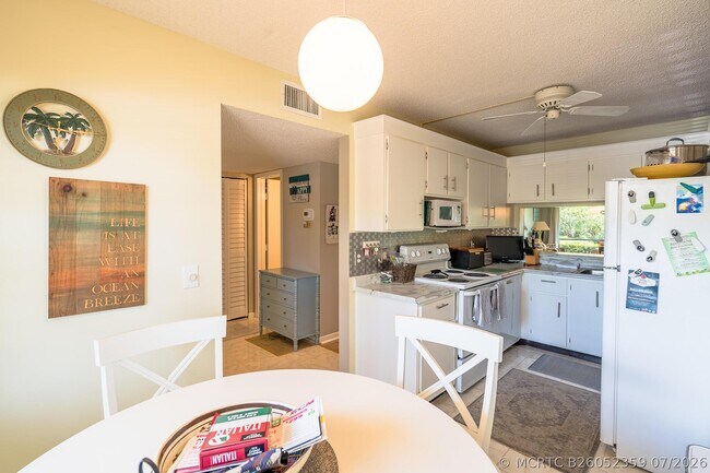 Building Photo - 1401 Pinecrest Cir