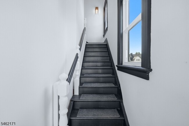 Building Photo - 35 Rossmore Pl