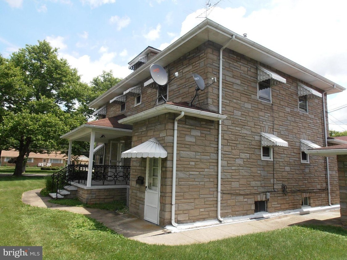 Primary Photo - 1127 Parkway Ave