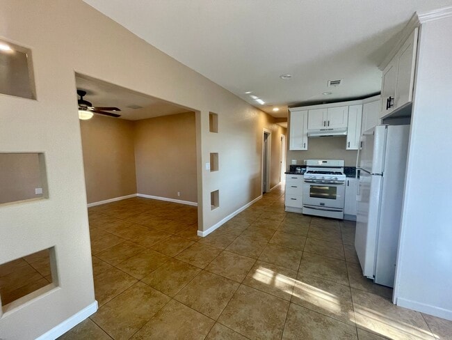 Building Photo - COMING SOON!! 2 Bedroom 1.5 Bathroom Home ...