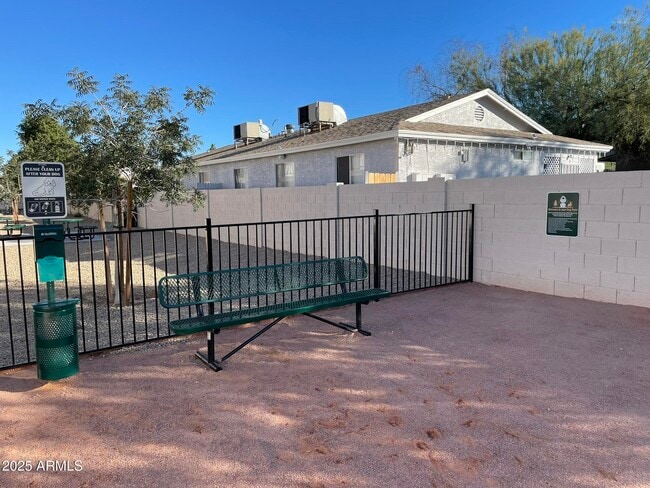 Foto del edificio - 1222 E Mountain View Rd