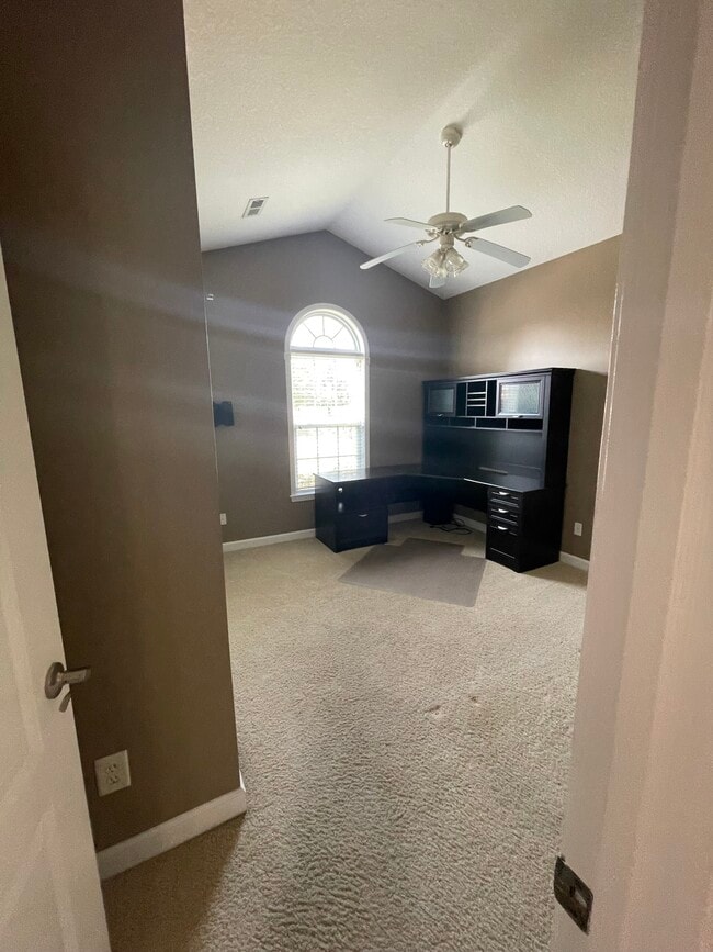 Building Photo - 107 Fox Den Dr