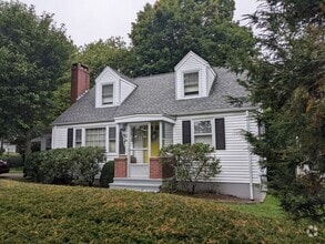 Building Photo - 89 Grove Beach Rd N