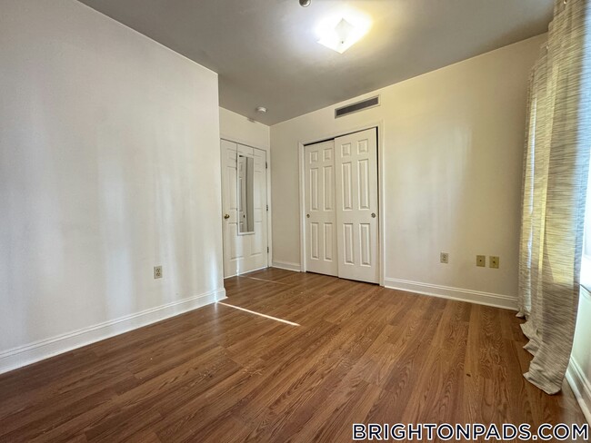 Foto del edificio - 8 Glencoe St