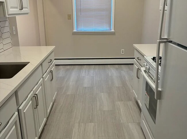 Building Photo - 101 W Oakland Ave