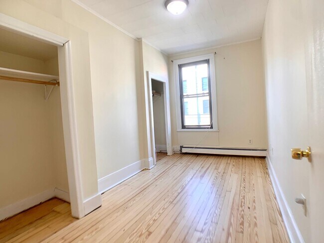 Building Photo - 329 Grand St