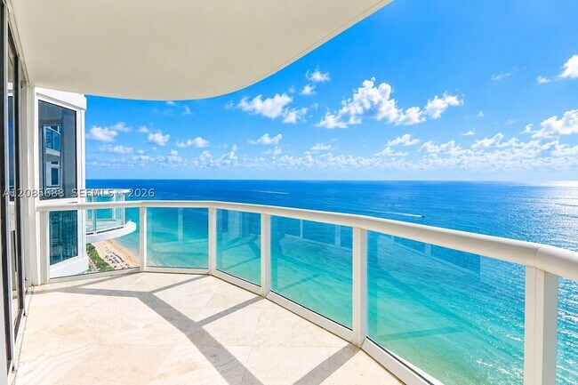 Foto del edificio - 6365 Collins Ave